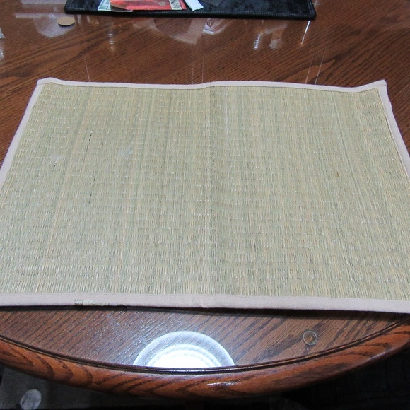 4 Wicker Table Placemats Used once - Picture 6 of 6